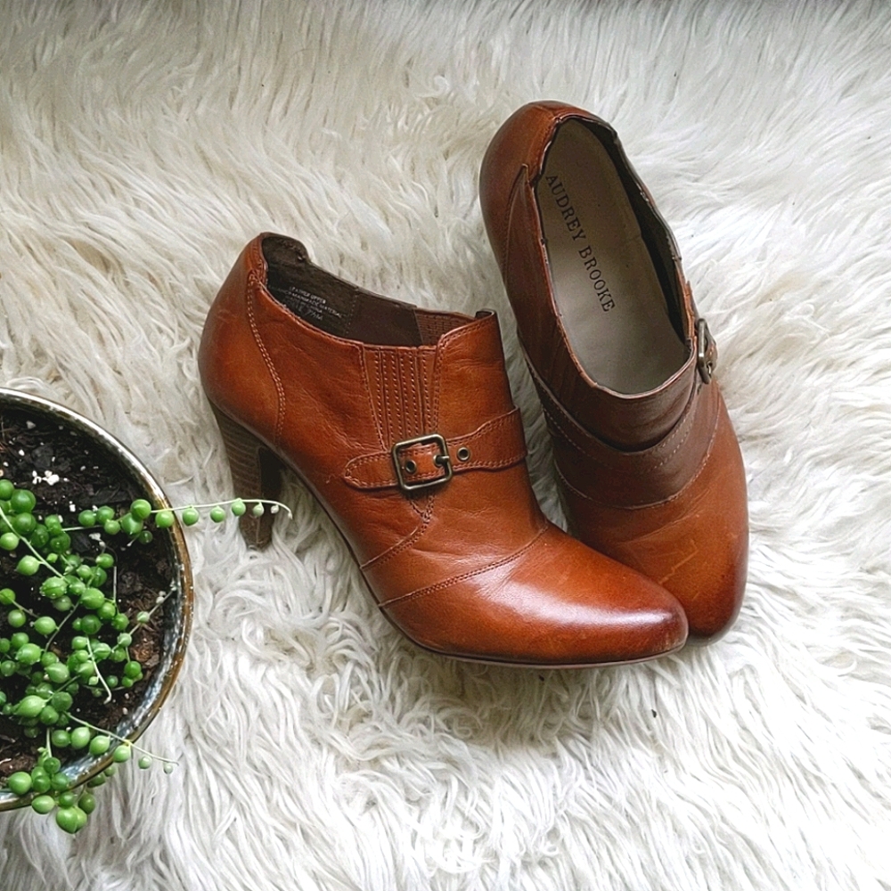 ** no longer available *" Brown buckle booties